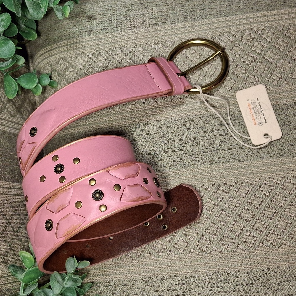 NWT Modern Vintage Old Trend Pink Embellished Leather Belt